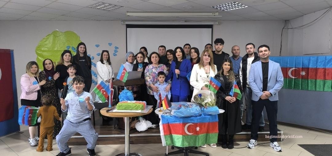 Sevgi Bağının Rengi Mavi Oldu: Rena Nizami Düsseldorf’ta İlk Konferansını Verdi