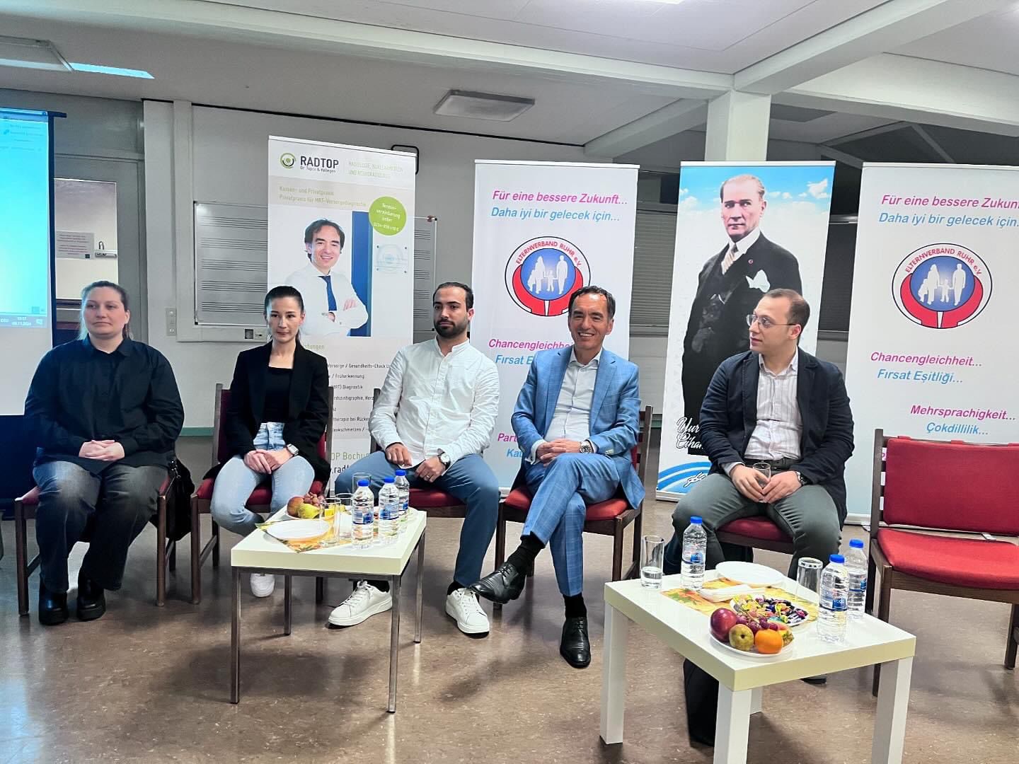 Gençlere Yol Gösteren Kariyer Semineri Büyük İlgi Gördü