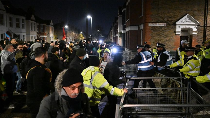 Londra’da PKK yandaşları polisle çatıştı