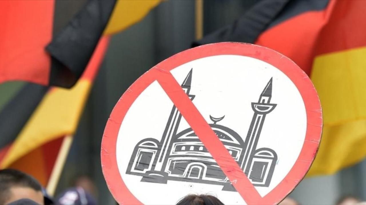 Almanya'da bir ilk: Müslüman karşıtı ırkçılık raporlama merkezi!