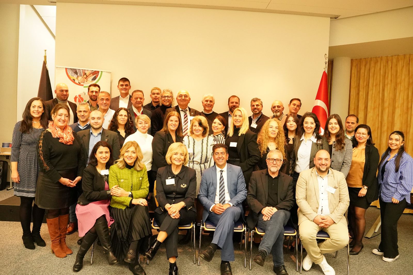 KRV Türk Topluluğu, Demokrasi ve Katılım Projesini Başarıyla Tamamladı (Türkçe - Deutsch)