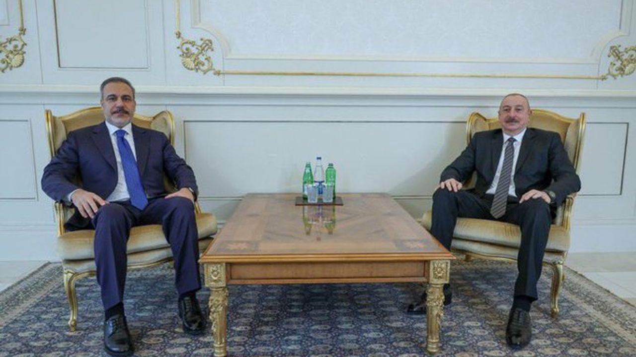 Bakan Fidan Bakü’de Aliyev ile bir araya geldi