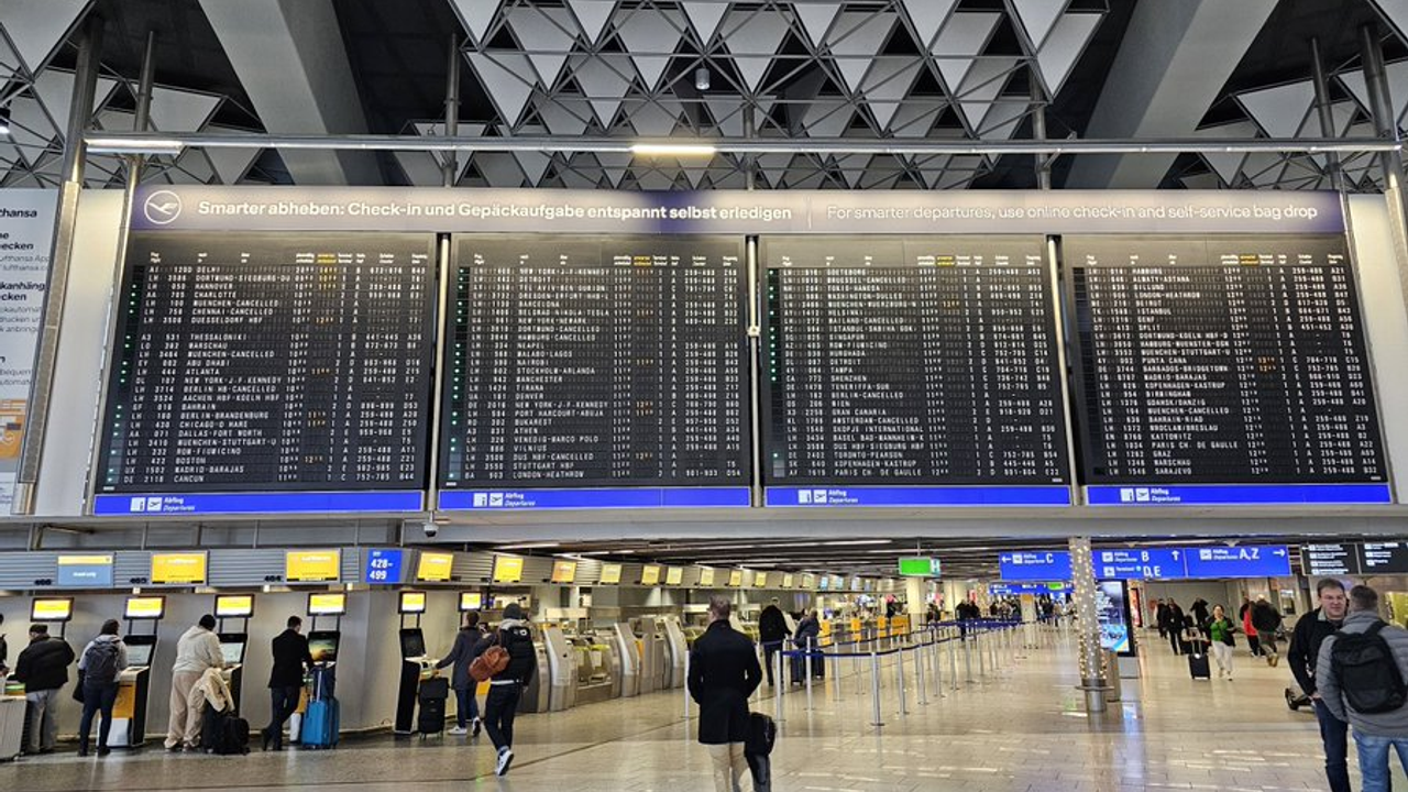 Frankfurt Havalimanı'nda uçuşlar iptal edildi