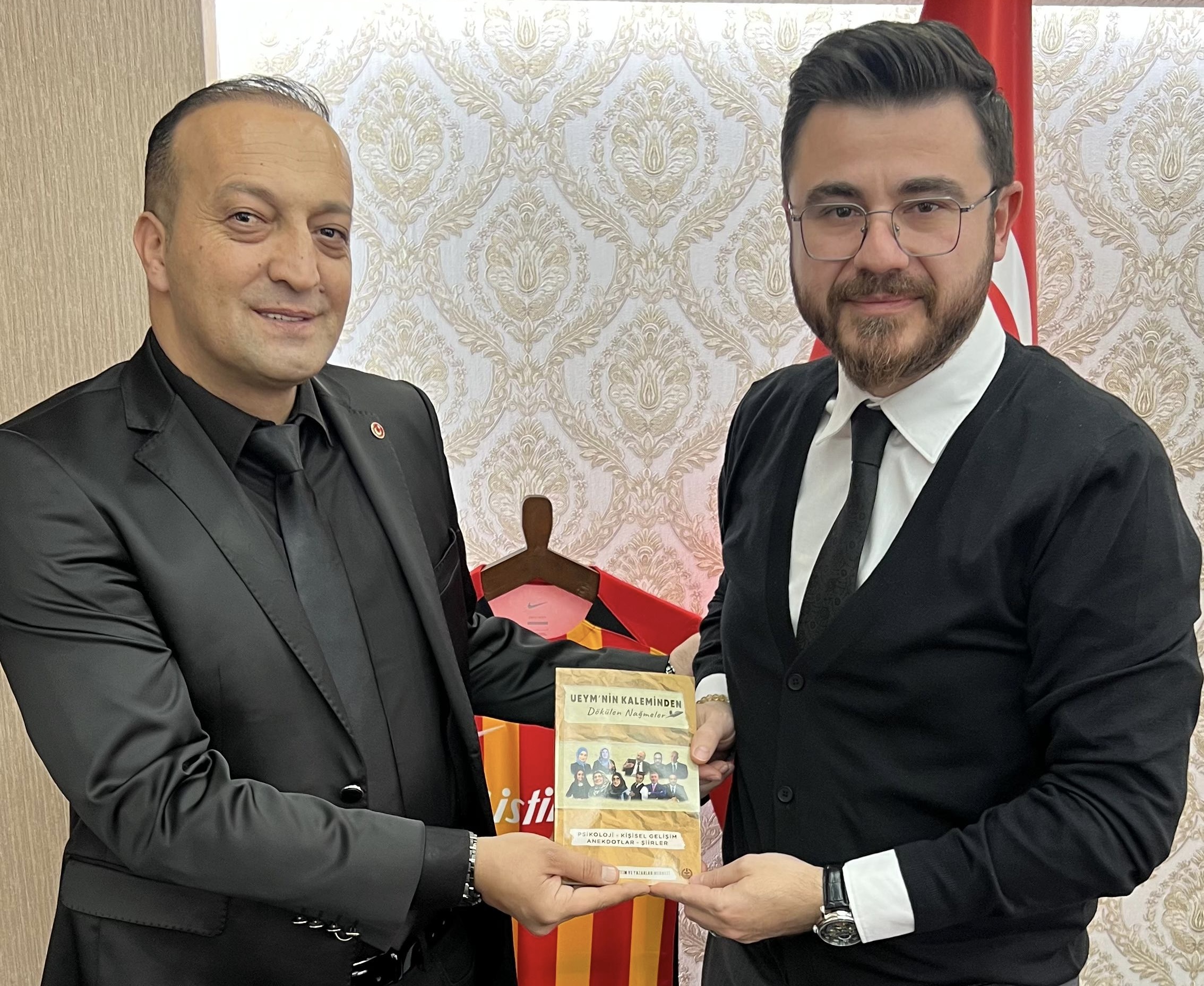 ULUSLARARASI EĞİTİM VE YAZARLAR MERKEZİNDEN OKANDAN'A ZİYARET