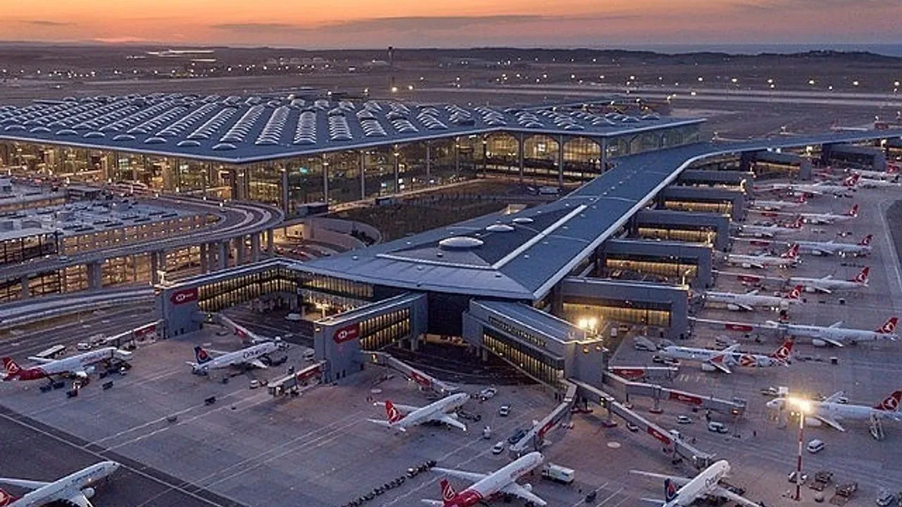 İstanbul'da kar yağışı: THY uçak seferlerini iptal etti
