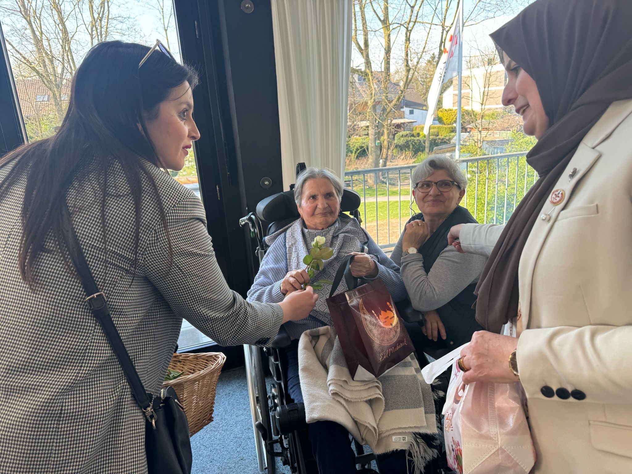 UEYM’den Anlamlı Ziyaret: Duisburg Huzurevi’nde Bayram Coşkusu