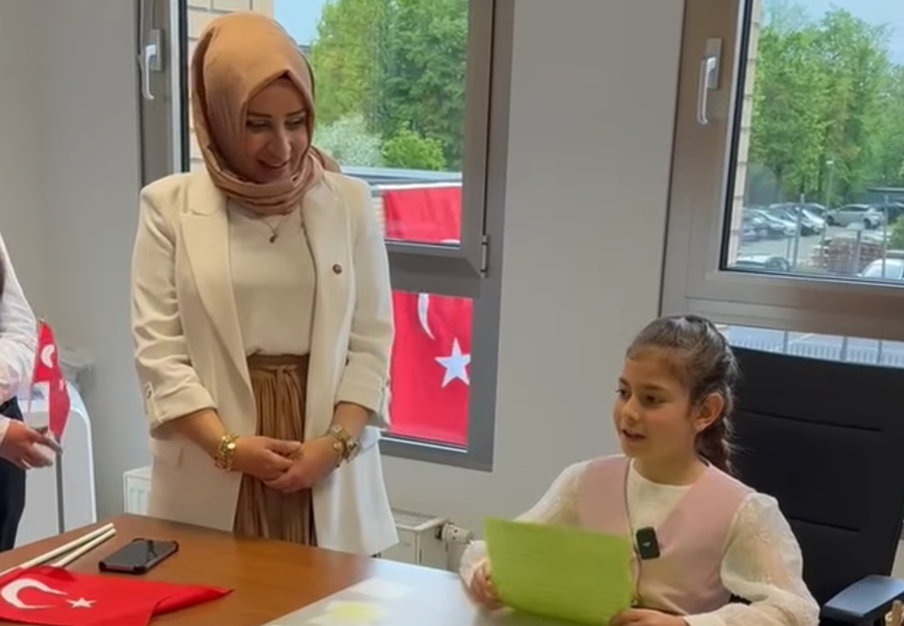 23 Nisan’da Temsili Eğitim Ataşesi Defne Süer’den Anlamlı Mesajlar