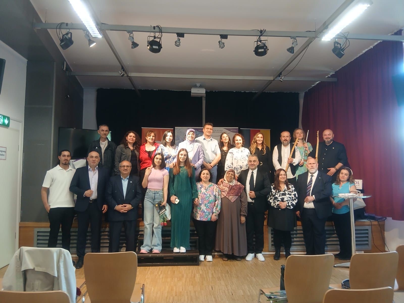Duisburg’da Anneler Günü’ne Özel “Gurbetin Türküleri 2” Programı Yoğun İlgi Gördü