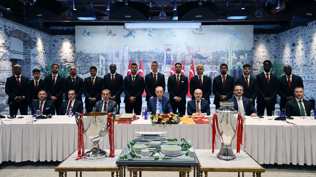 Cumhurbaşkanı Erdoğan, Galatasaray kadrosunu ağırladı