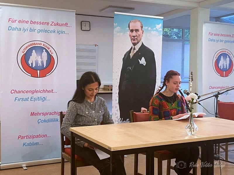 Ruhr Veliler Birliği’nden Genç Yazarlarla Anlamlı Buluşma  “İki Sandalyem Arasında” temalı yazılar gençlerin iç dünyasın