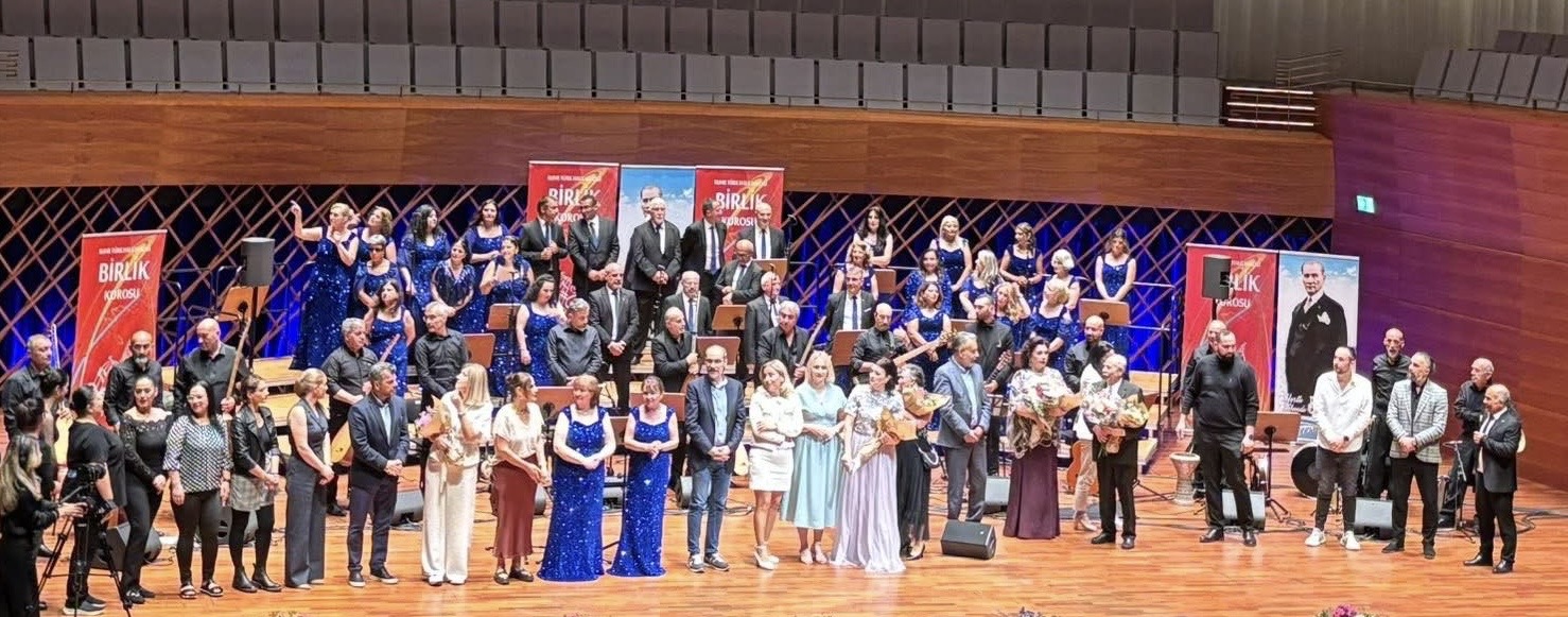 Ruhr Türk Halk Müziği Birlik Korosu’ndan Coşkulu Konser Gecesi