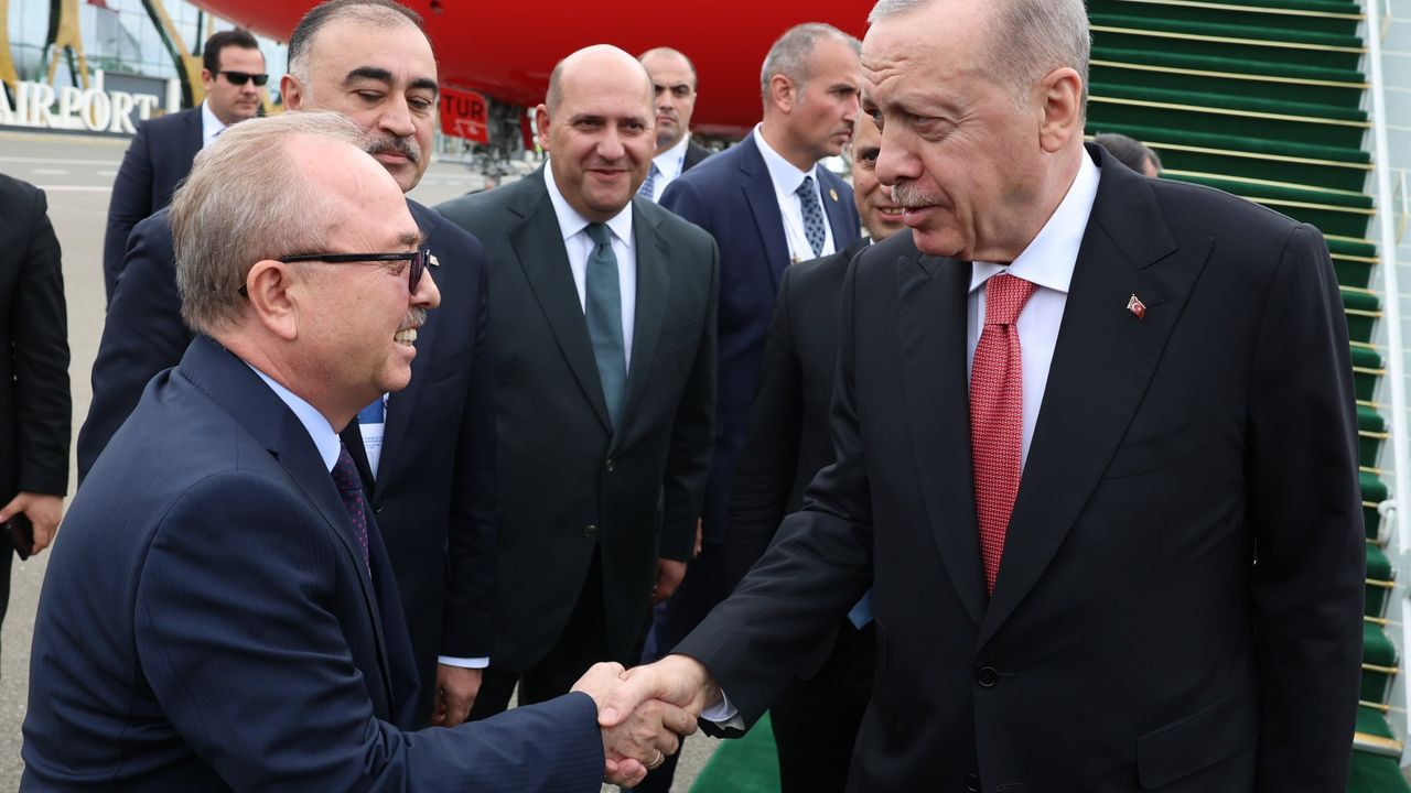Ekonomik İşbirliği Teşkilatı 17'nci liderler zirvesi Azerbaycan'ın Hankendi kentinde başladı