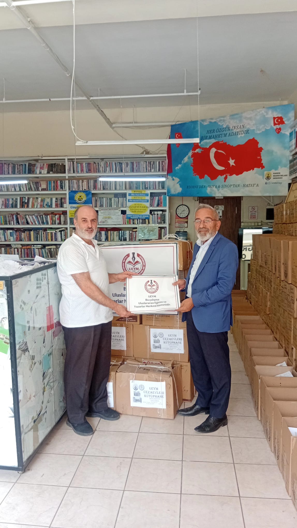 Uluslararası Eğitim ve Yazarlar Merkezi’nden Cezaevlerine Anlamlı Kitap Bağışı