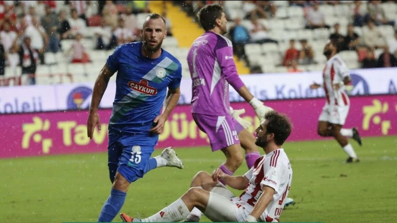 Antalyaspor, sahasında Rizespor'a 5-2 yenildi