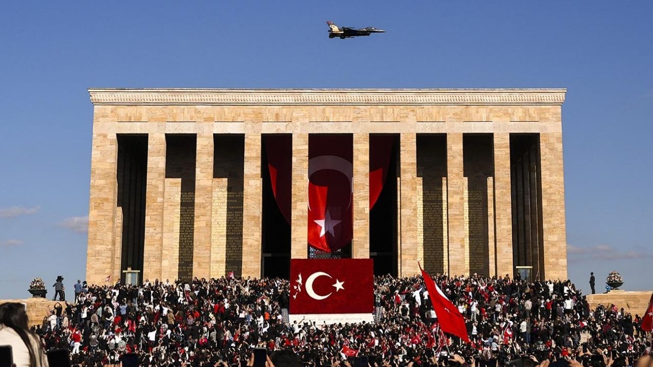 10 Kasım'da 1 milyon 219 bin kişi Ata'sını ziyaret etti