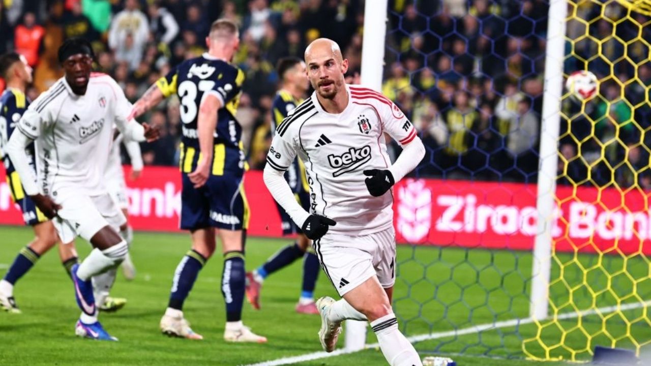 Beşiktaş, Kadıköy'de 90+1'de güldü! Derbide son sözü Cerny söyledi