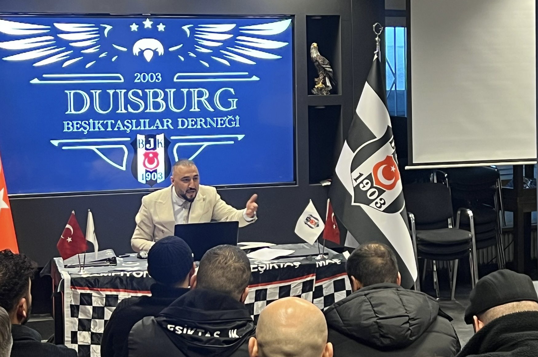 Duisburg Beşiktaşlılar Derneği’nde Güven Tazelendi: Yusuf Genç Yeniden Başkan
