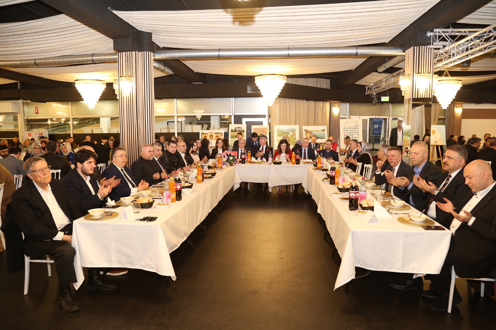 AVRUPA’LI ELAZIĞLILARDAN MUHTEŞEM İFTAR