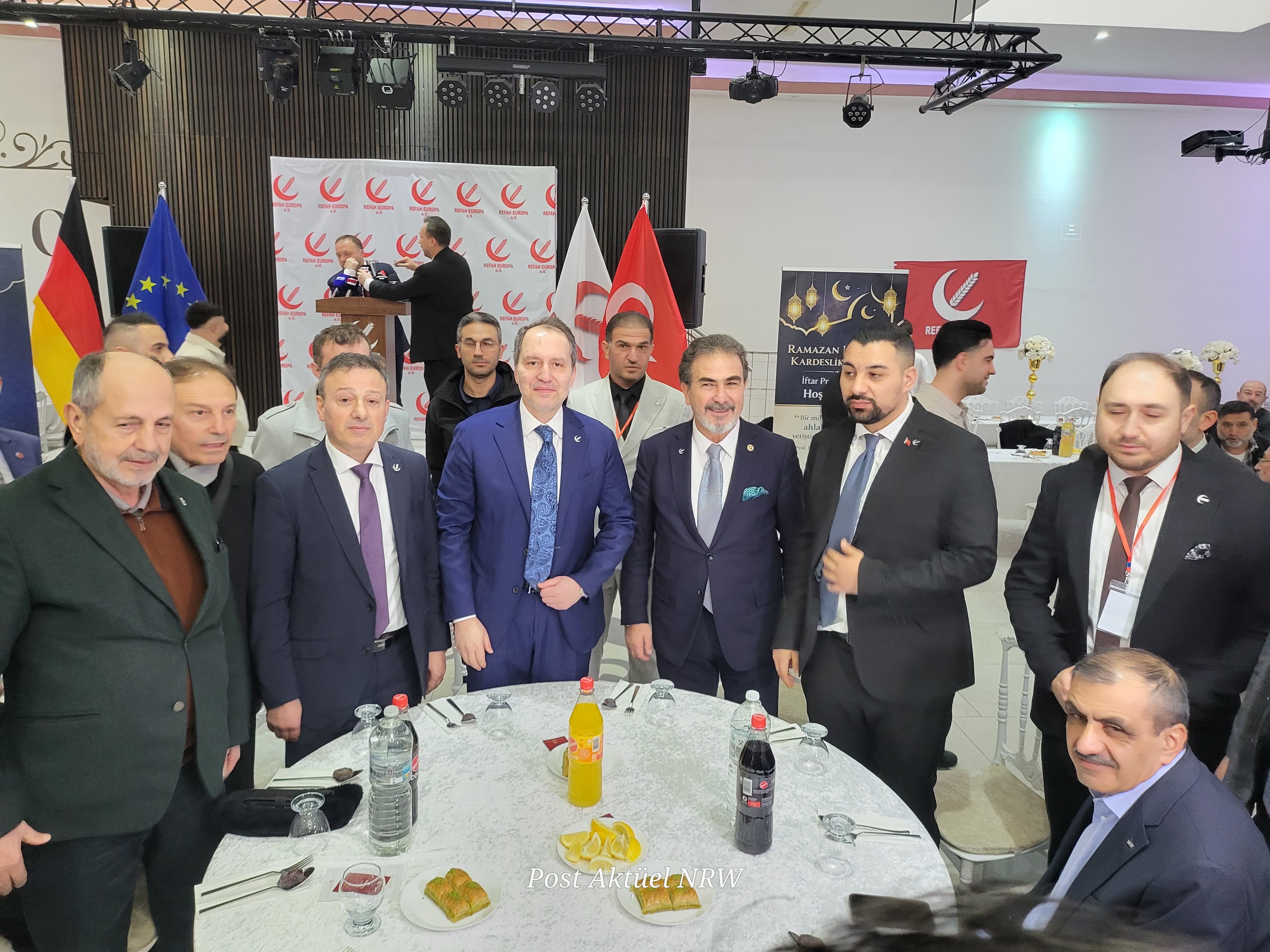 Fatih Erbakan Köln’de partililerle buluştu