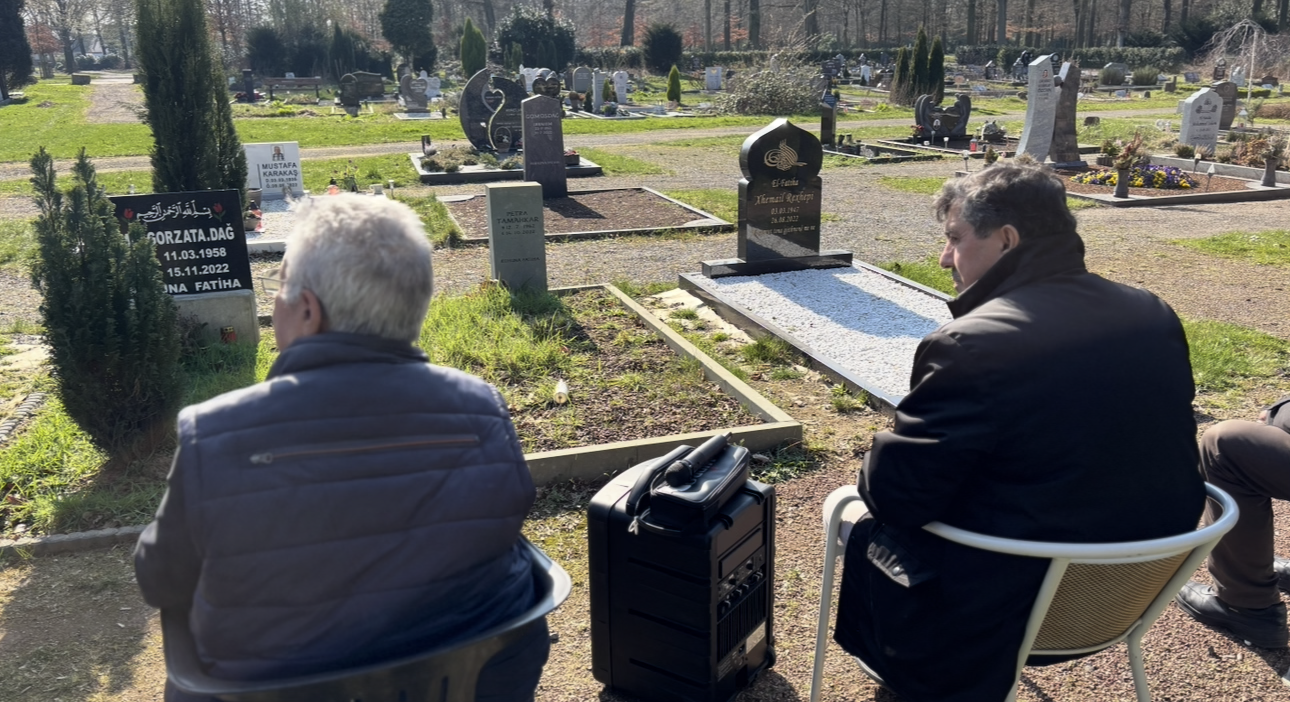 Duisburg’da Arefe Günü Kabristan Ziyareti