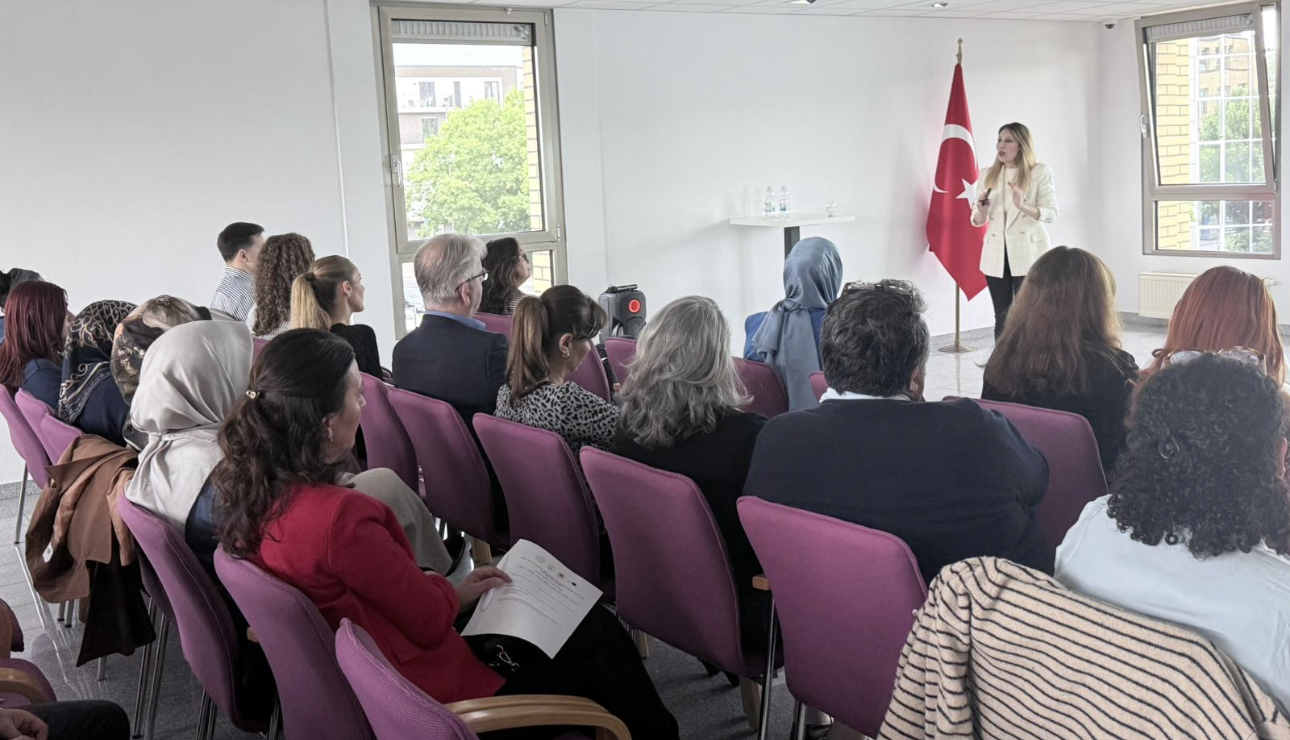Düsseldorf’ta Aile Bağları Güçleniyor: "Zor Dönemlerde Çocuk ve Ebeveynlik" Buluşması