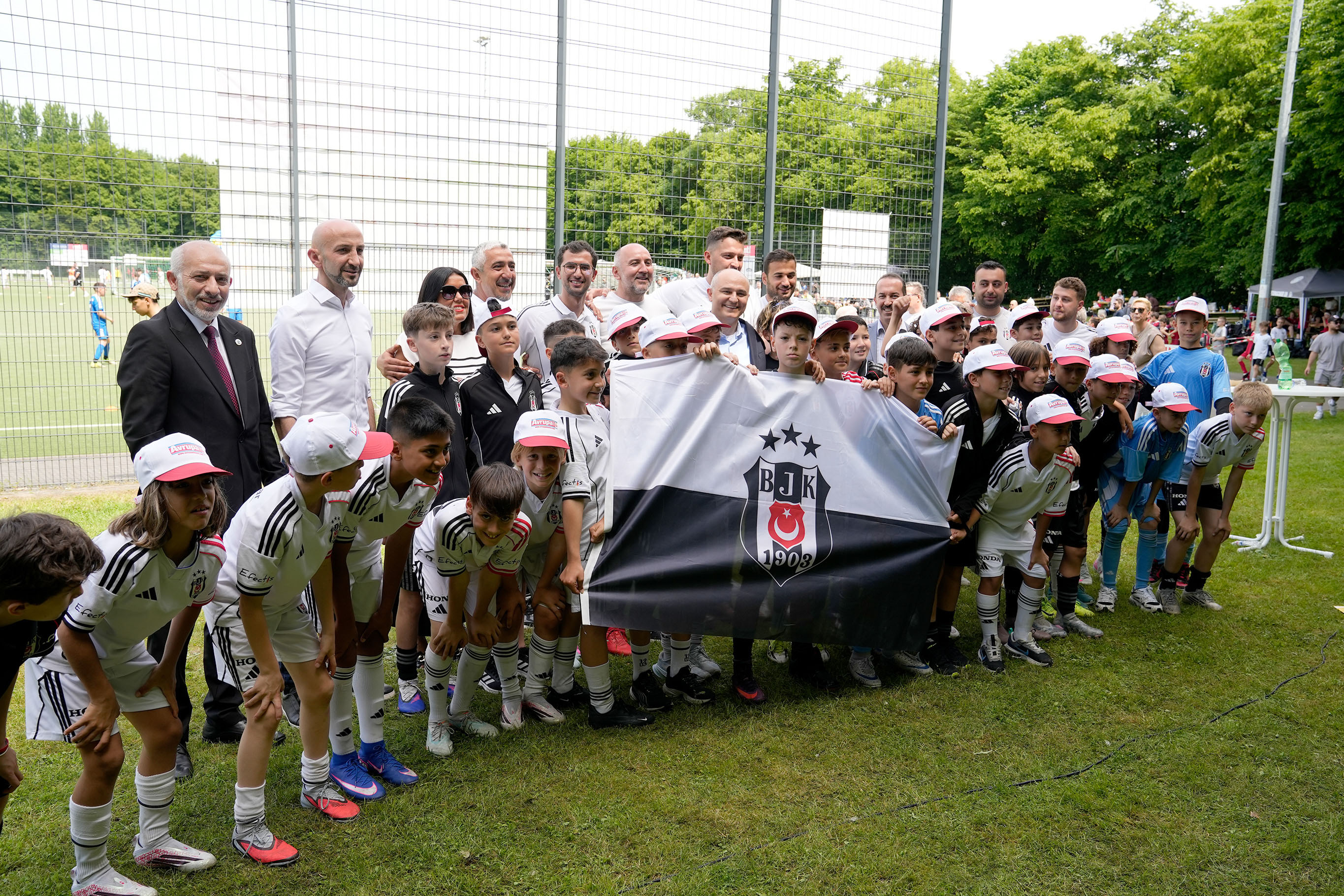 Essen Başkonsolosluğu’nun 60. Yıl Futbol Turnuvası coşkuyla başladı