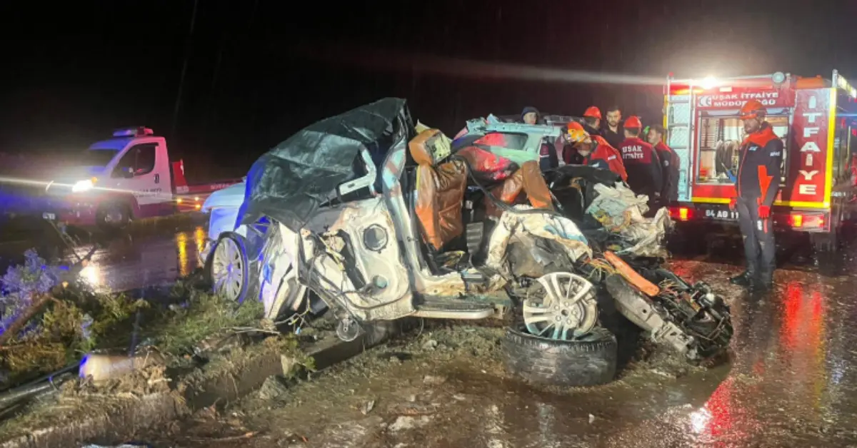 Uşak'ta feci zincirleme kaza: 4 ölü, 34 yaralı