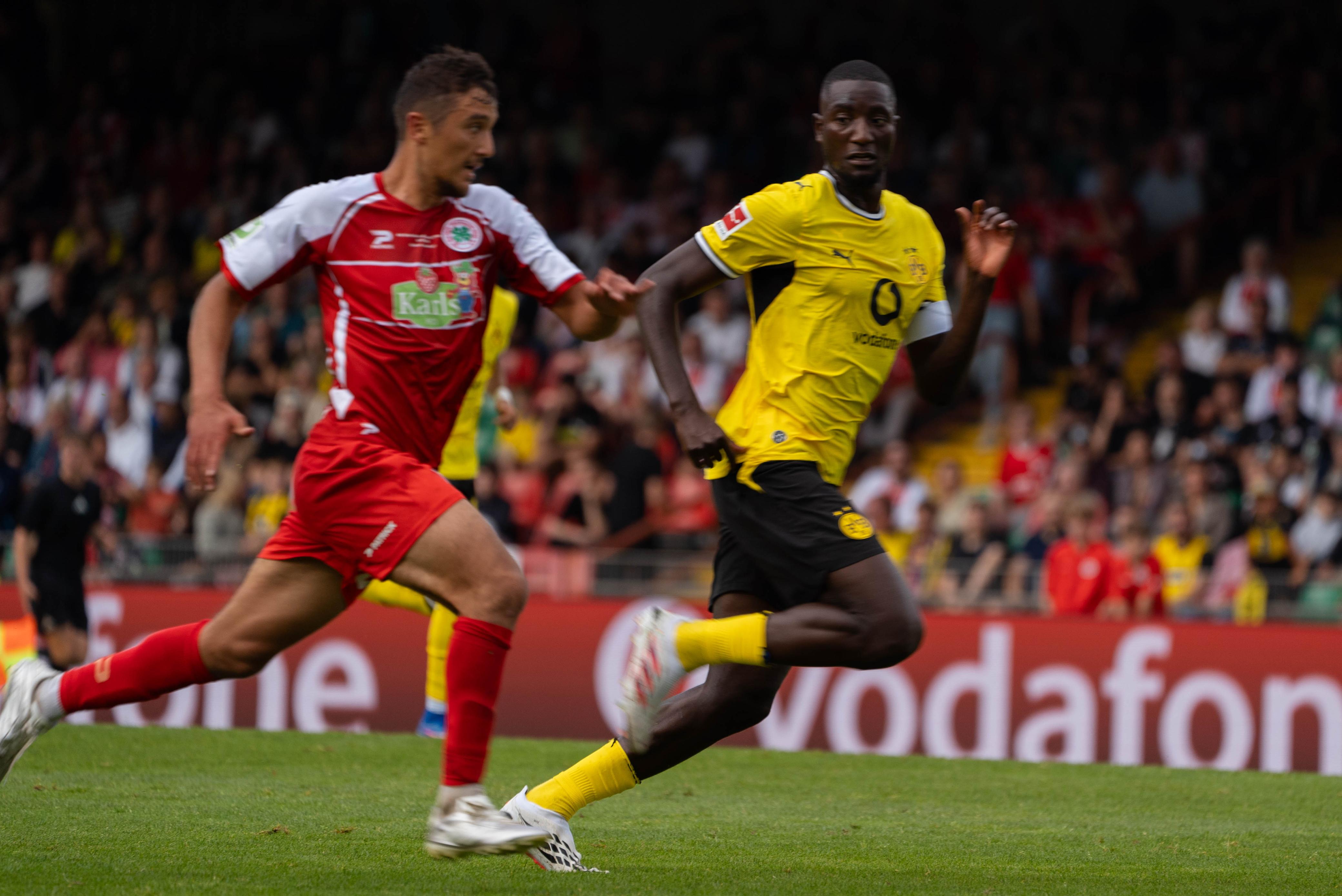 RW Oberhausen, Borussia Dortmund Karşısında Güçlü Bir Mücadele Sergiledi  Kerem Yalçın Yuvaya Döndü